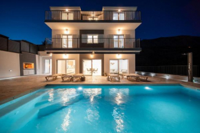 Luxurious 7-Bedroom Villa MI with Private Pool, 500m from the Beach